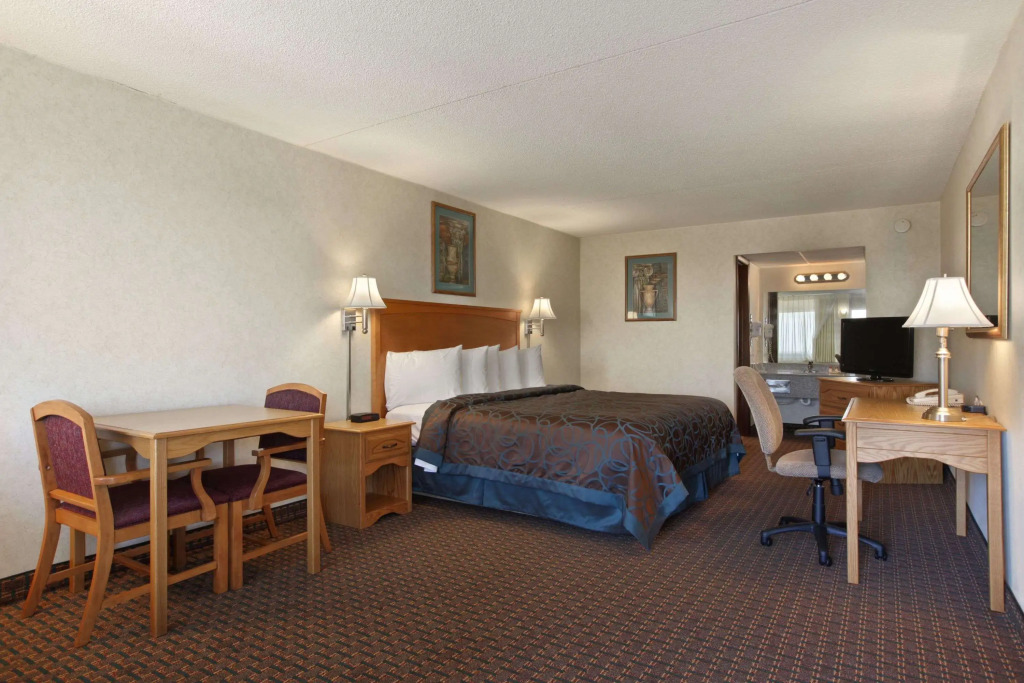 Days Inn by Wyndham Salina South
