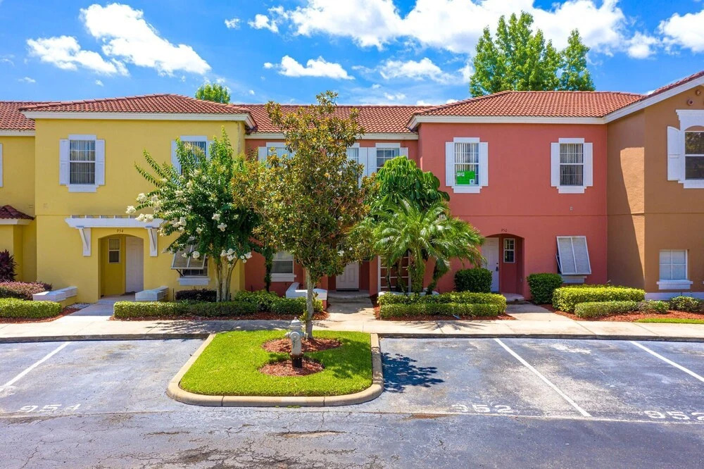 Cozzy Townhouse 3bdr 2Bth With Clubhouse pool and amenities, near Disney