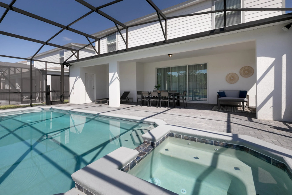 *NEW* Luxury Decorated Amazing Resort Pool Home, Davenport, US