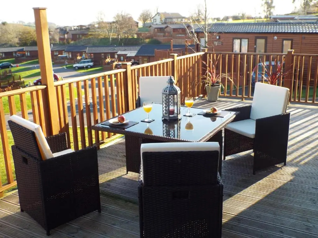 Devon Hills Holiday Park luxury timber lodge pet friendly with hot tub 2 to 6 guests