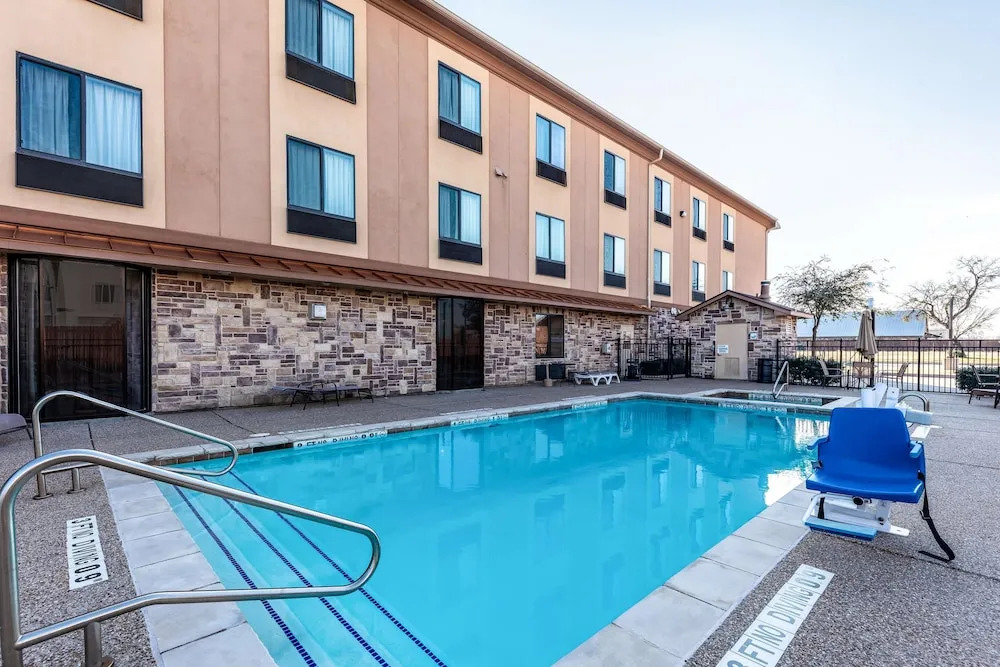Holiday Inn Express & Suites Mineral Wells
