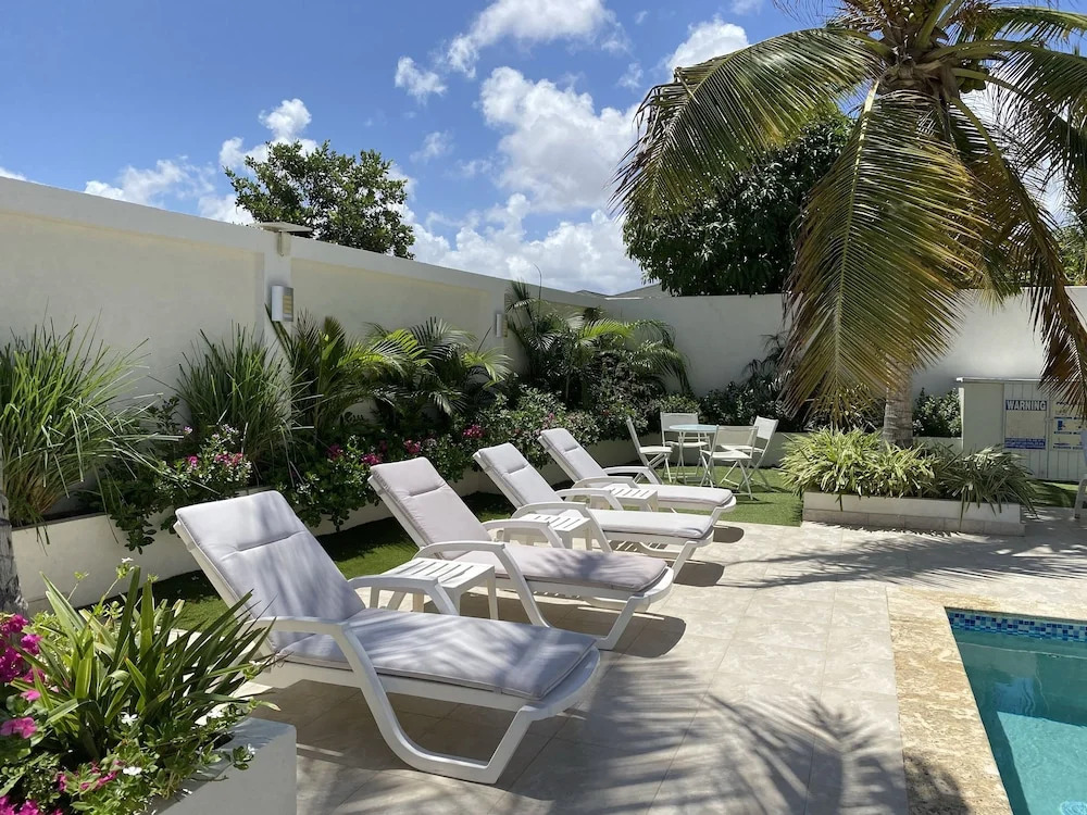 Palm Beach Stunning Villa 13-beds 10-baths -26ppl