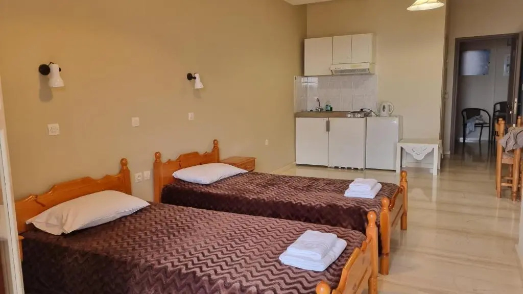 Makis Studios & Apartments