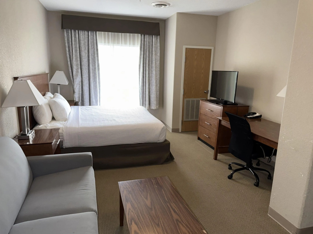 Super 8 by Wyndham Fort St. John BC