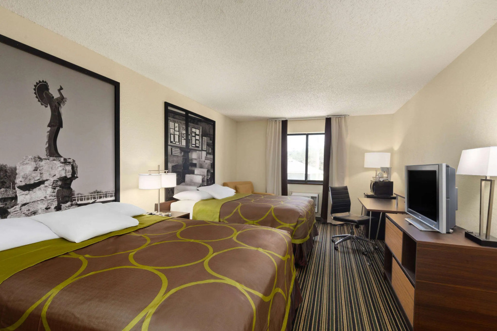 Super 8 by Wyndham Dodge City