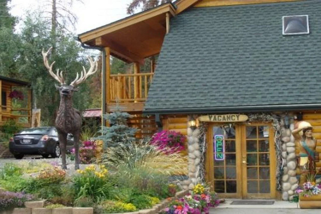 Spirit Lake Lodge