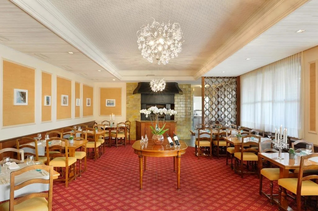 Châtonneyre Hotel & Restaurant