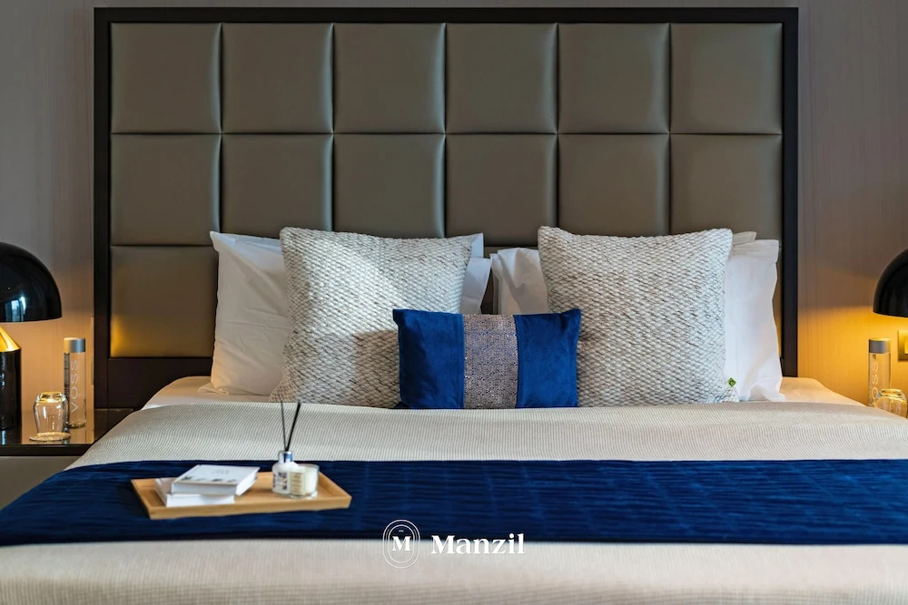 1 BR Apt walking distance to Dubai Mall