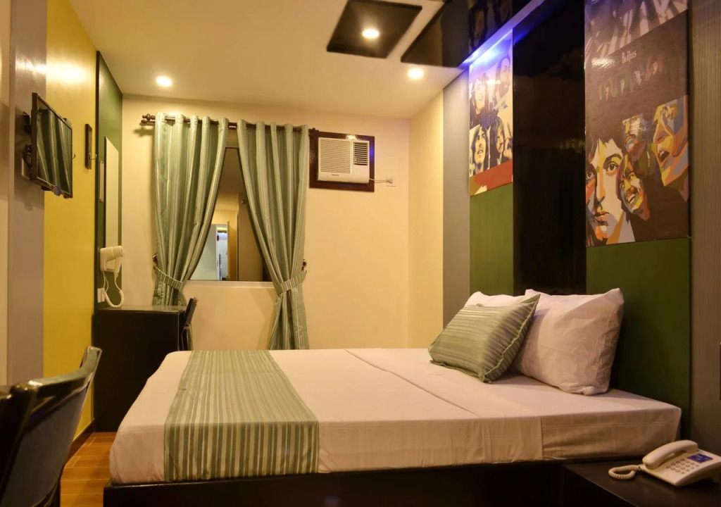 Icon Hotel Timog