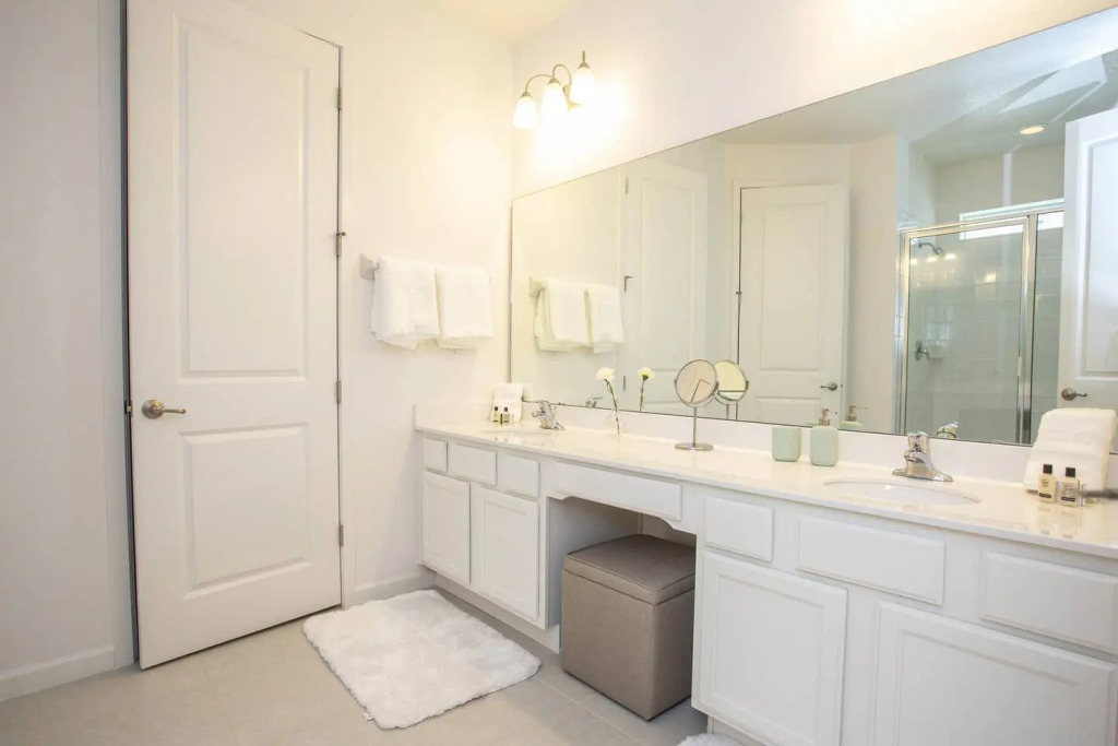 Spacious luxury home with private pool near Disney