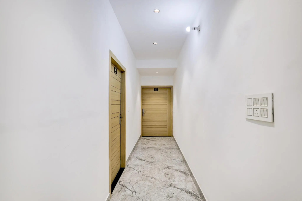 OYO 16736 Hotel Hm Crystal
