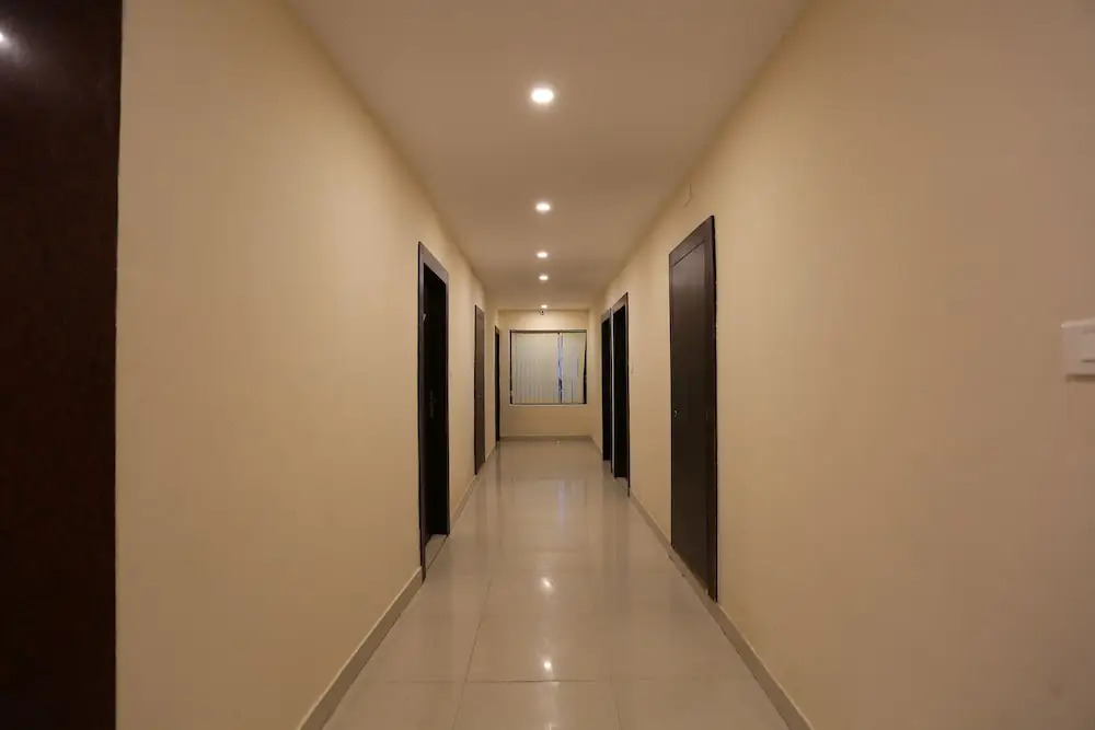 Capital O 9010 Hotel Railview