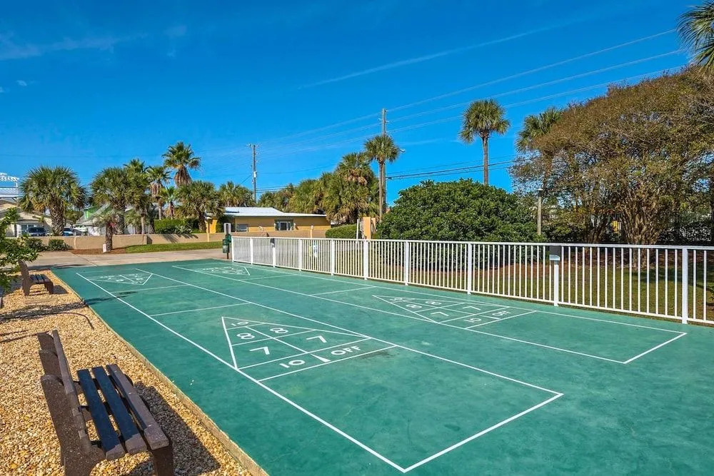 Pelican Walk 904
