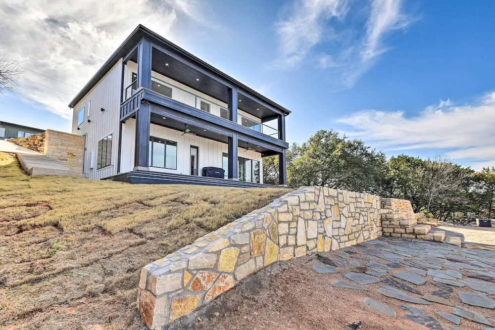Luxury Lake Granbury Cliffside Home w/ Deck