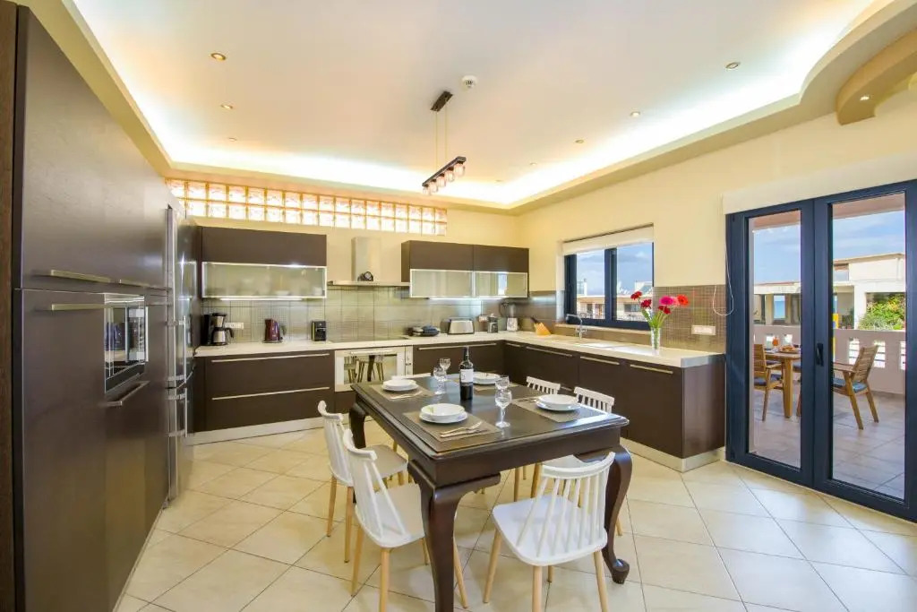 Manolia Dream Apartment 3-bedrooms 30m to the beach
