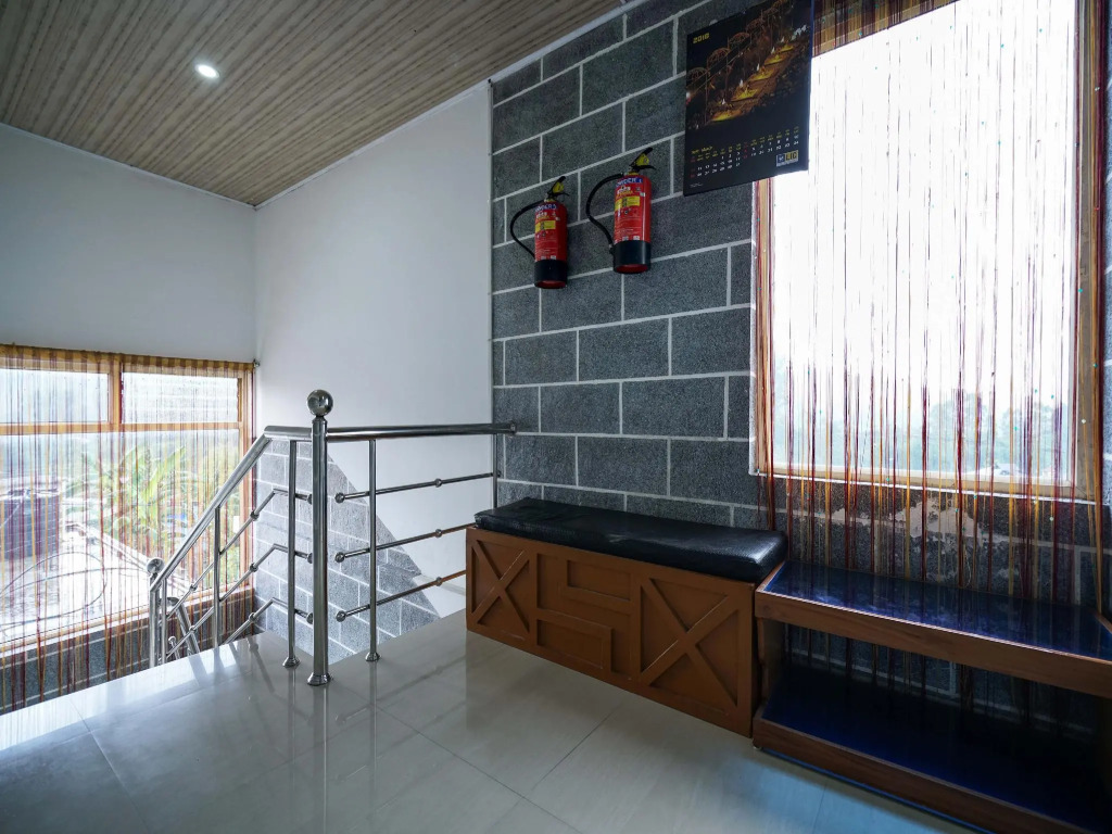 OYO 8653 Achus Inn