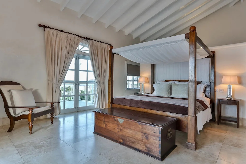Cayman Villa - Contemporary 4 bedroom Villa with Stunning Ocean Views 4 Villa by RedAwning