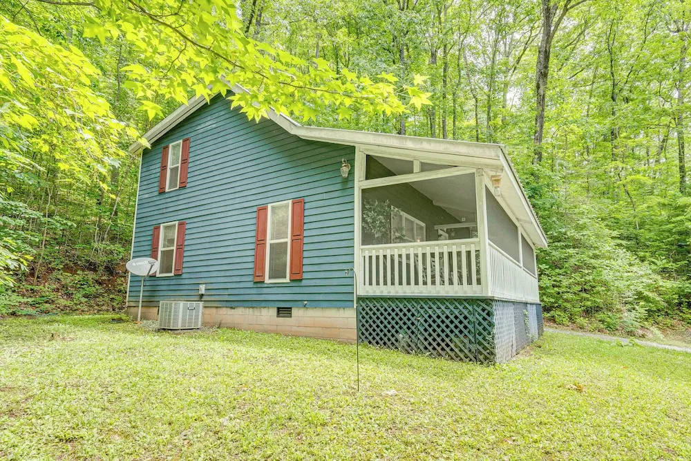 Secluded Cabin w/ Porch - 7 Miles to Lake Chatuge!