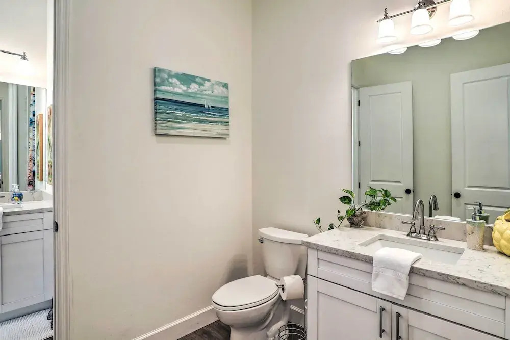 Family-friendly Tampa Home < 3 Mi to Ocean!