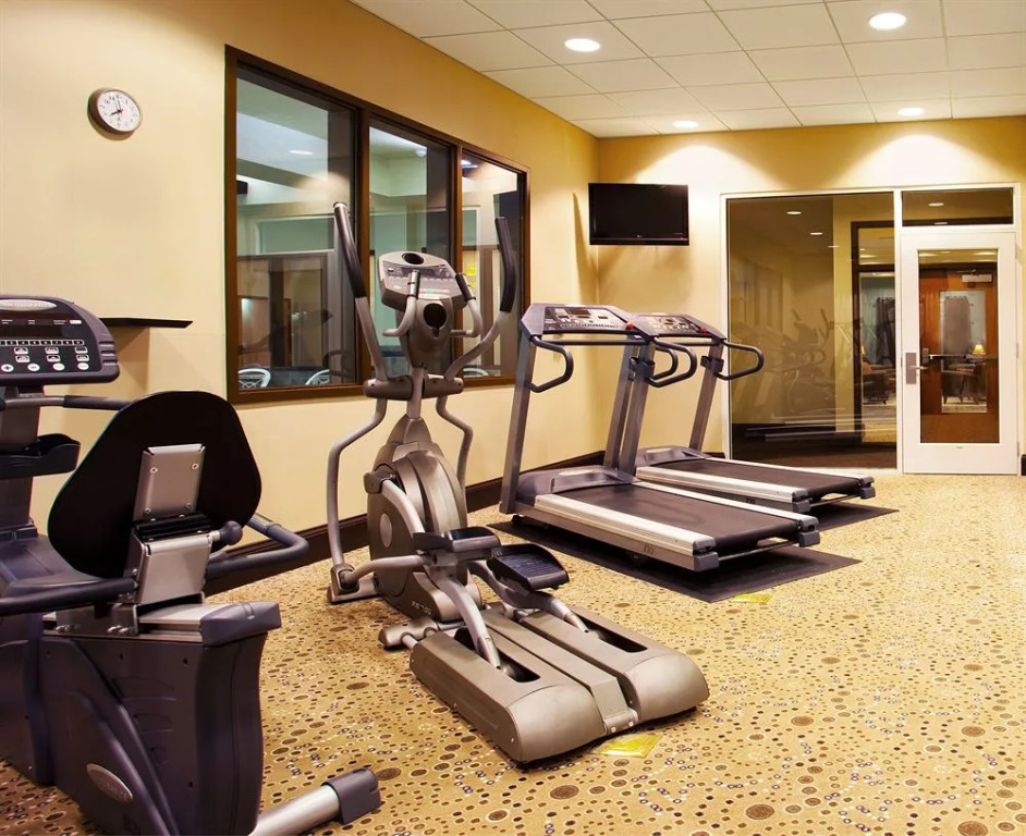 Holiday Inn & Suites Bloomington-Airport