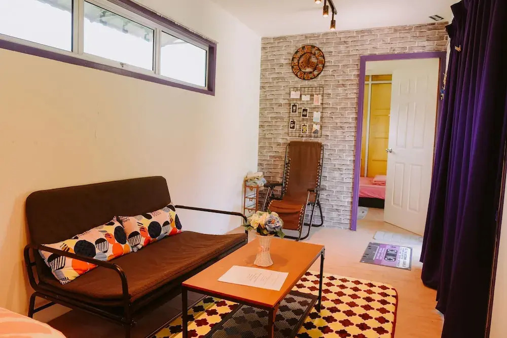 Yellow Cube at Lumut Cube Homestay Kontena