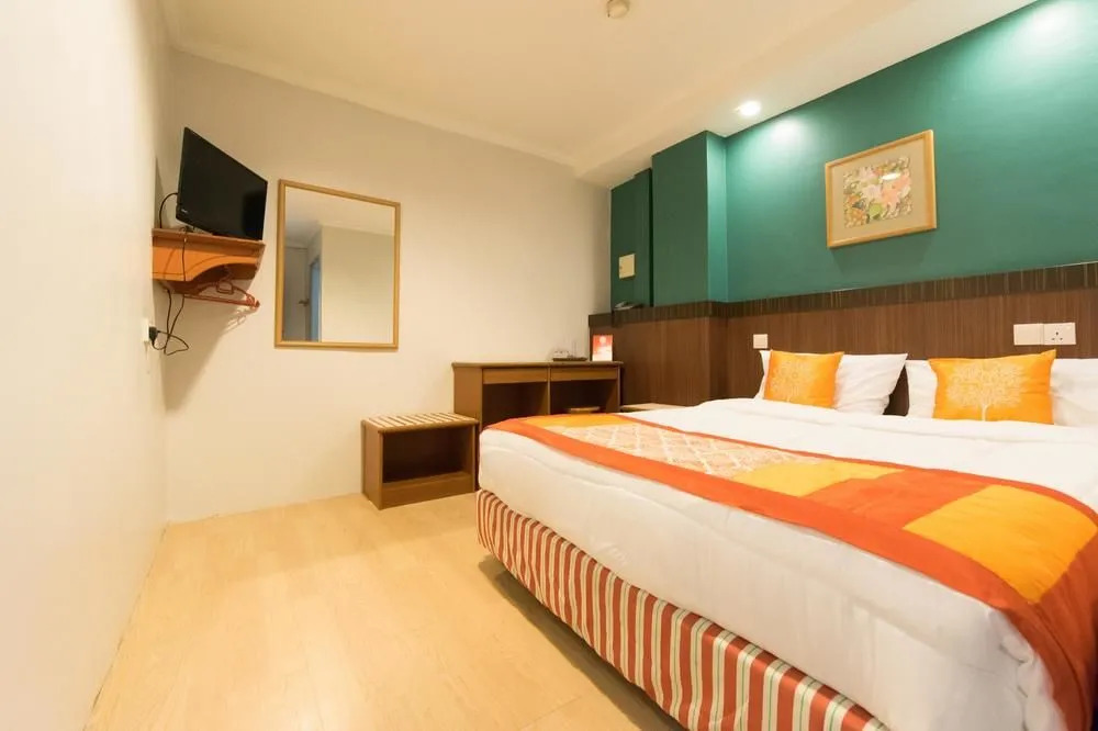 OYO 111 Hotel China Town Inn