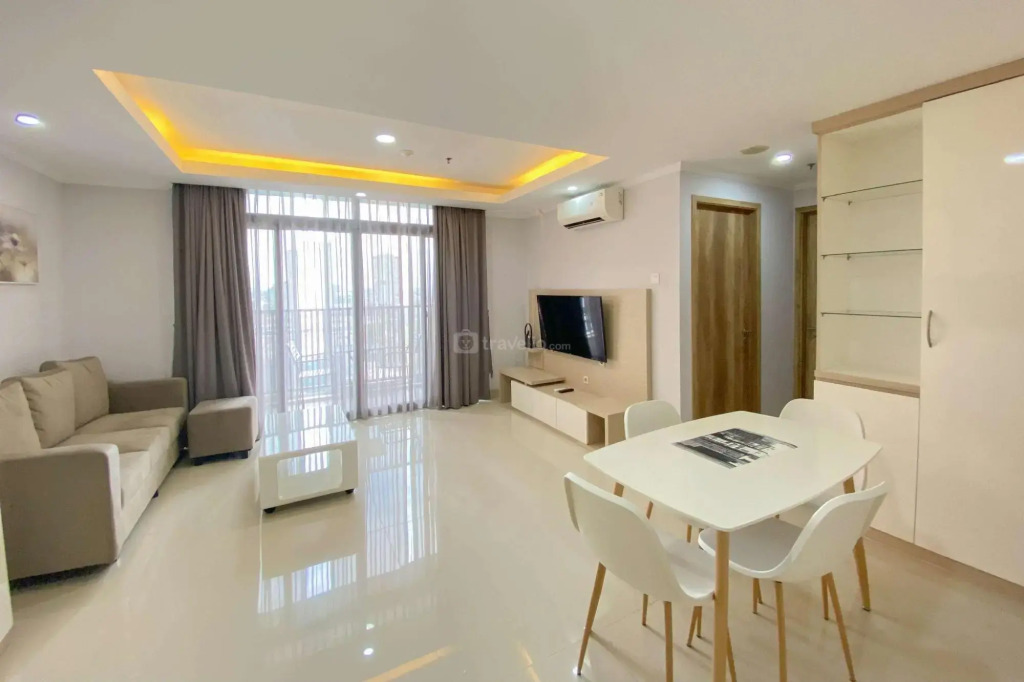 Apt Pejaten Park 2 BR Luas dgn Swim Pool & Netflix