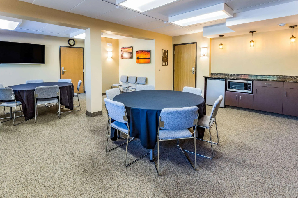 AmericInn by Wyndham Duluth South Proctor Black Woods Event Ctr