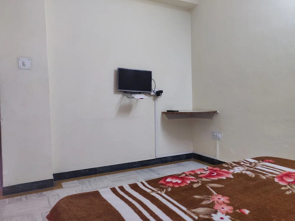 Hotel Leela Nikunj