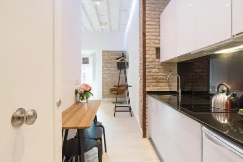 Te1A-El Teatro Brick Wall Suite Prime Location