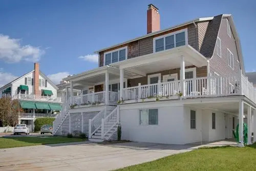 Beach Bungalow 8