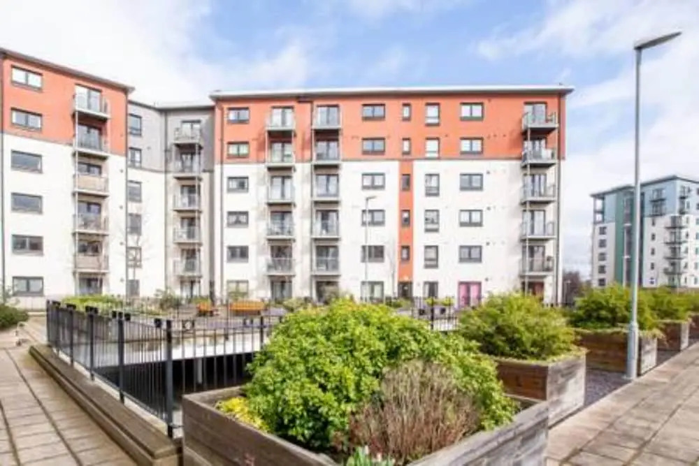 Modern 2 Bedroom Property in Stylish Complex