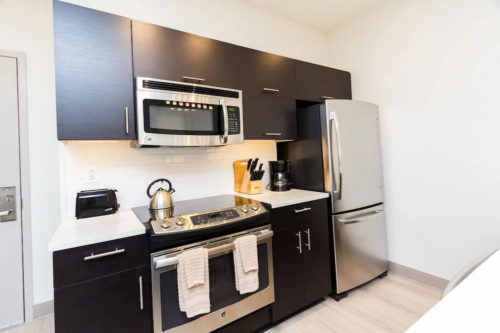 Cook City Suites - 1338 Chestnut Street