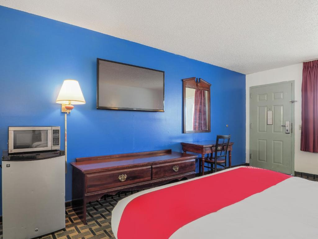 Lonestar Inn & Suites, Erick OK Hwy 40 BY OYO