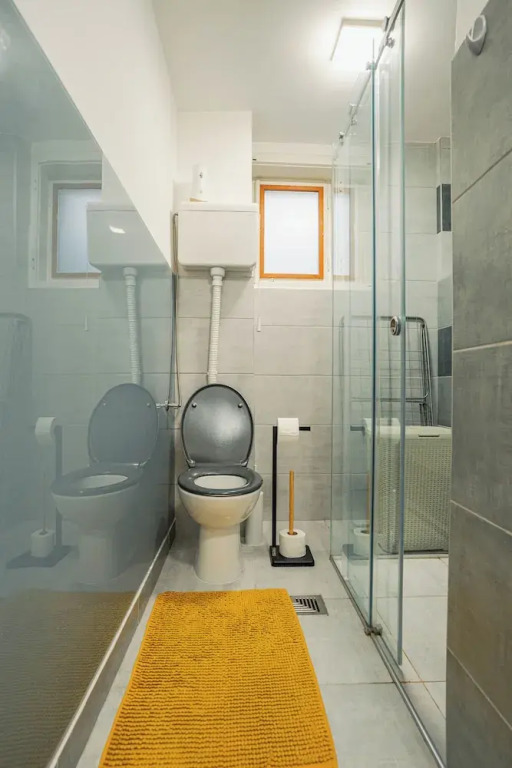 VP Apartment - A Forest Retreat in the Heart of the City!