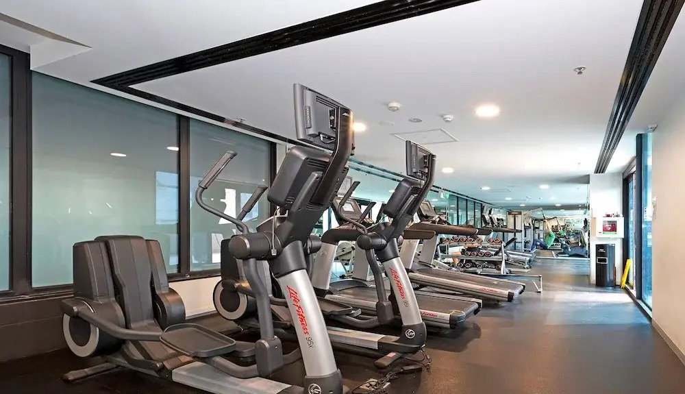 2BR Apt Next to Melbourne Central With City Views