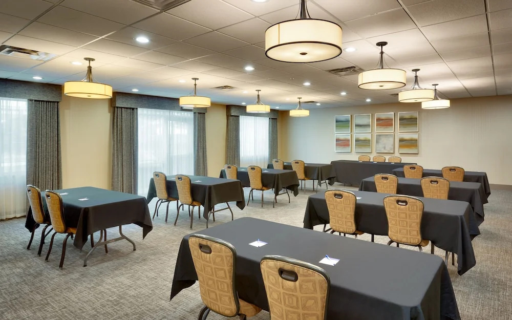 Quality Inn & Suites(.)