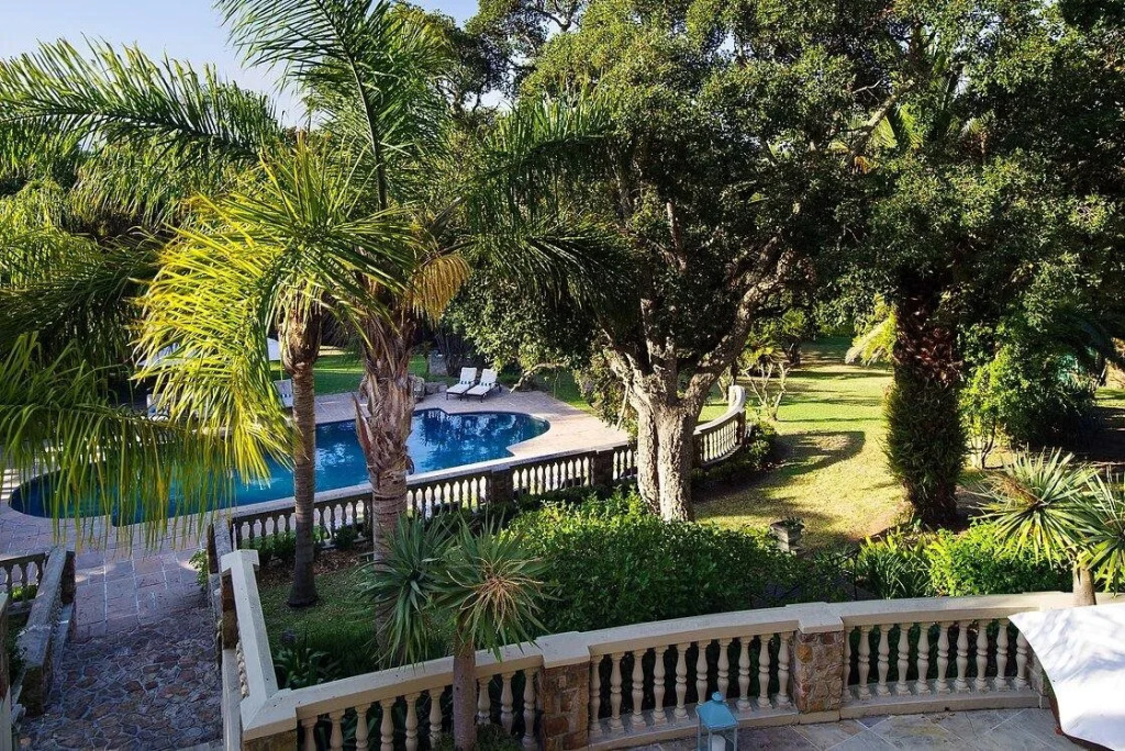 Ibis House