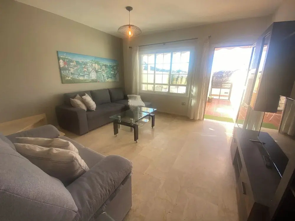 New Renovated Family Home Above Swimming Pool!