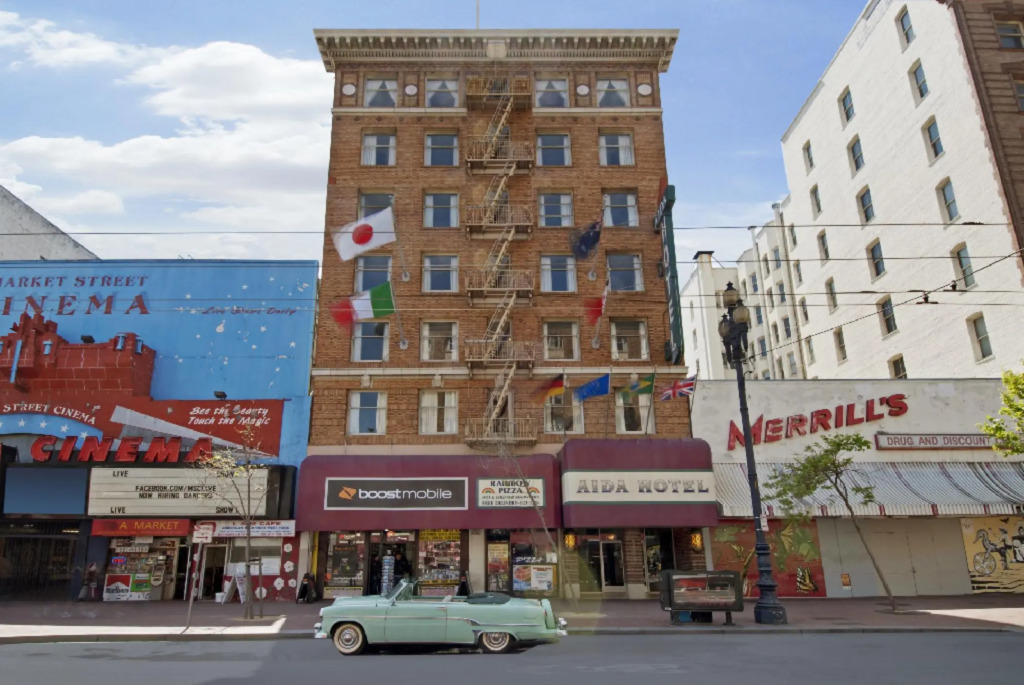 Aida Plaza Hotel