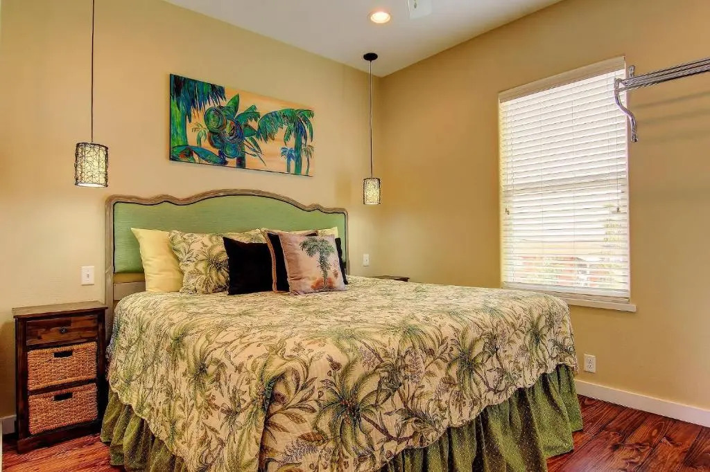 OV2 House on Stilts with Beachy Decor, Near Beach, Balcony Overlooking Private Pond, Shared Pool