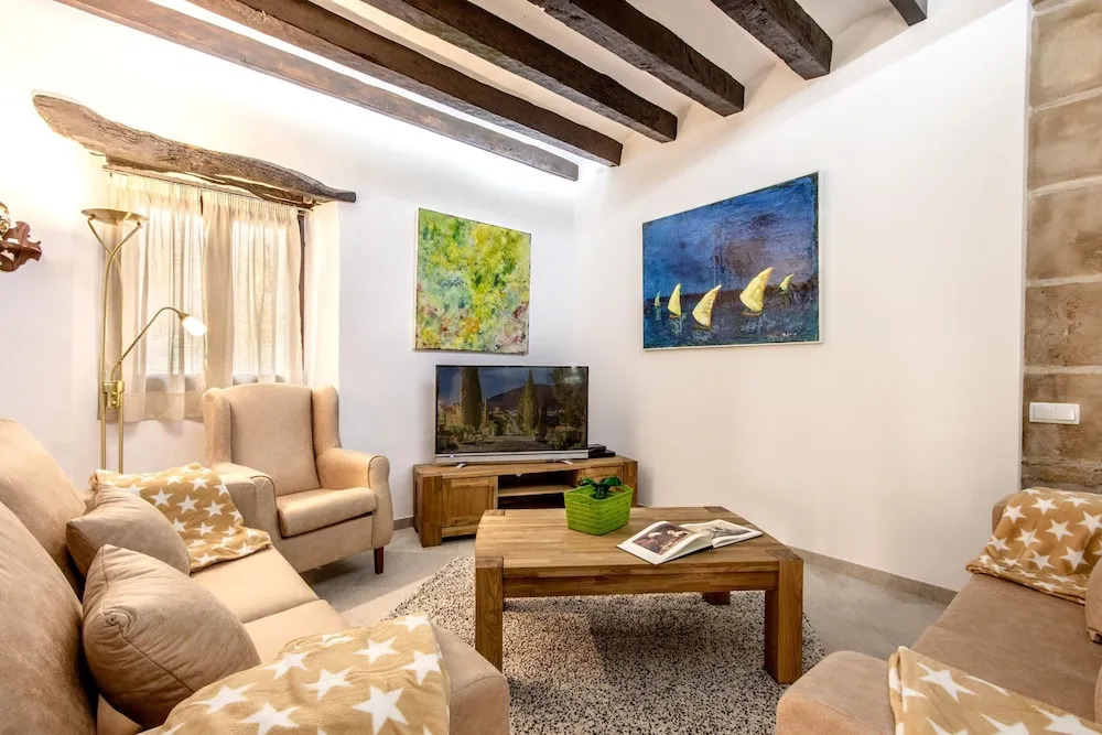 House - 4 Bedrooms with Pool and WiFi - 107923