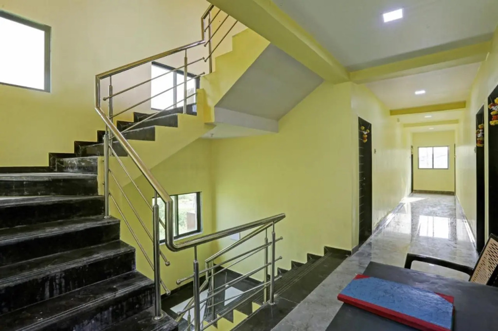 OYO 700169 Om Sai Ram Residency