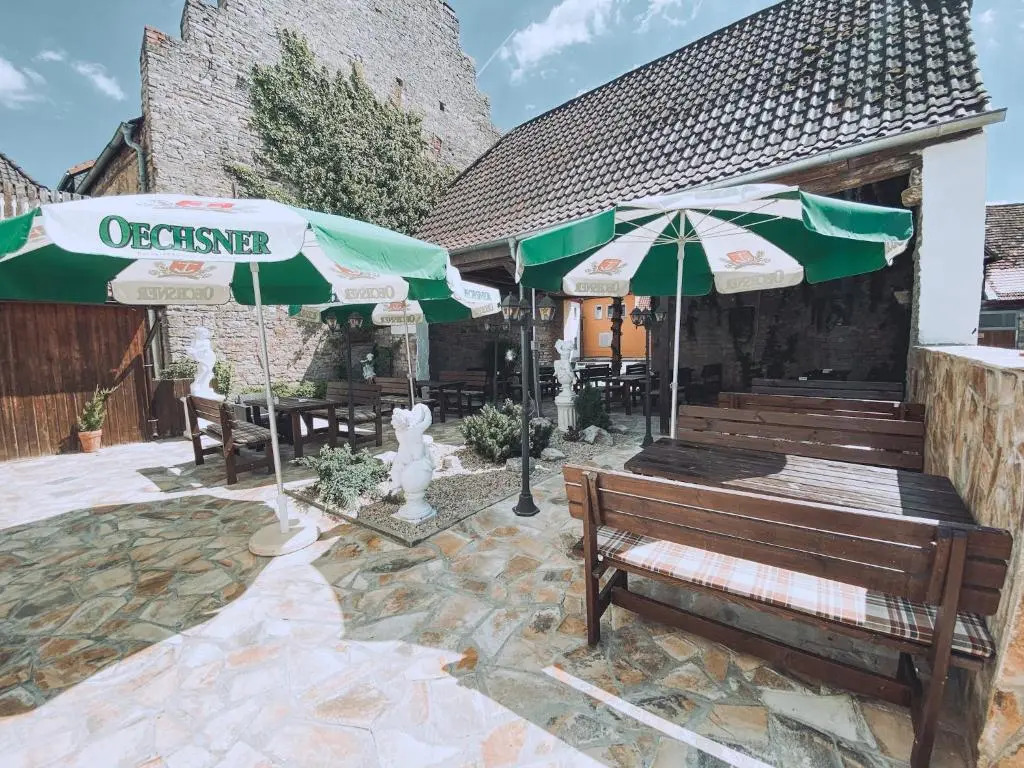 Landhotel "Schwarzach am Main"