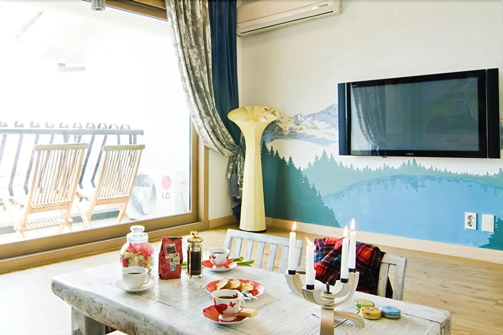 Taean (Anmyeondo) Before Sunset Pension