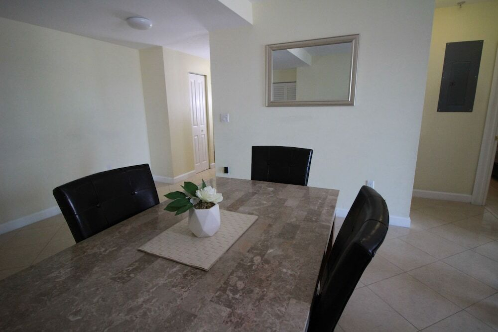 Apartments At Shamrock Gables