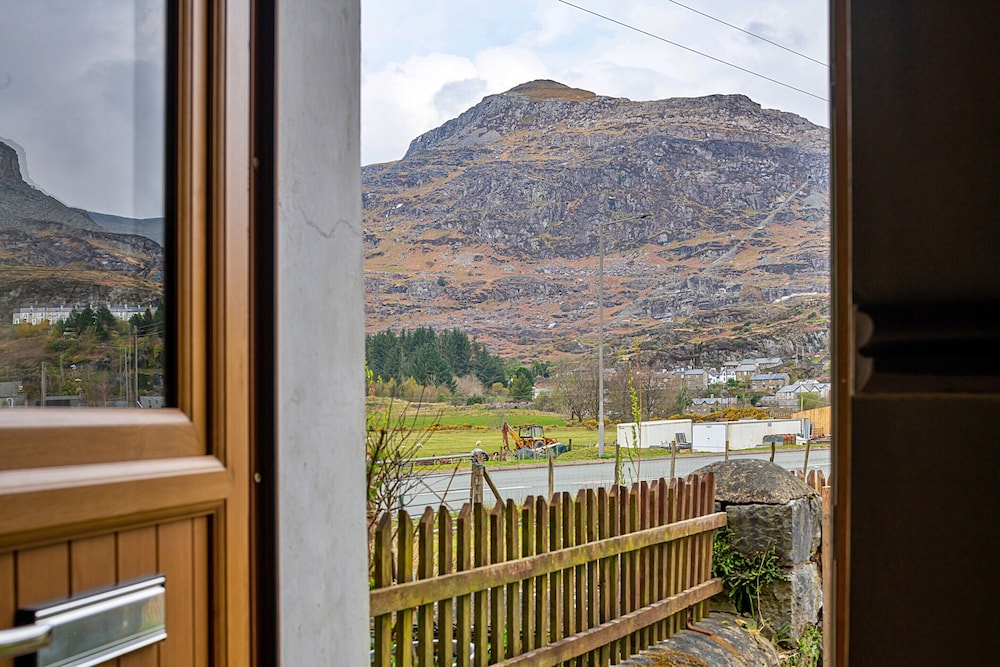Cottage in Snowdonia With Mountain Views
