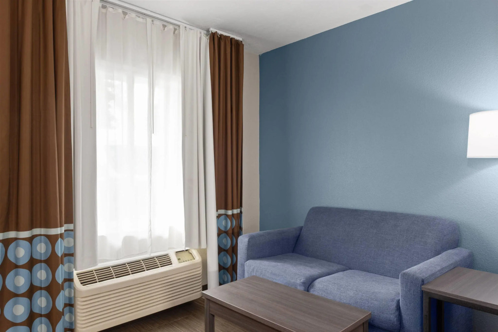 Super 8 Motel by Wyndham near Fort Lauderdale Arpt
