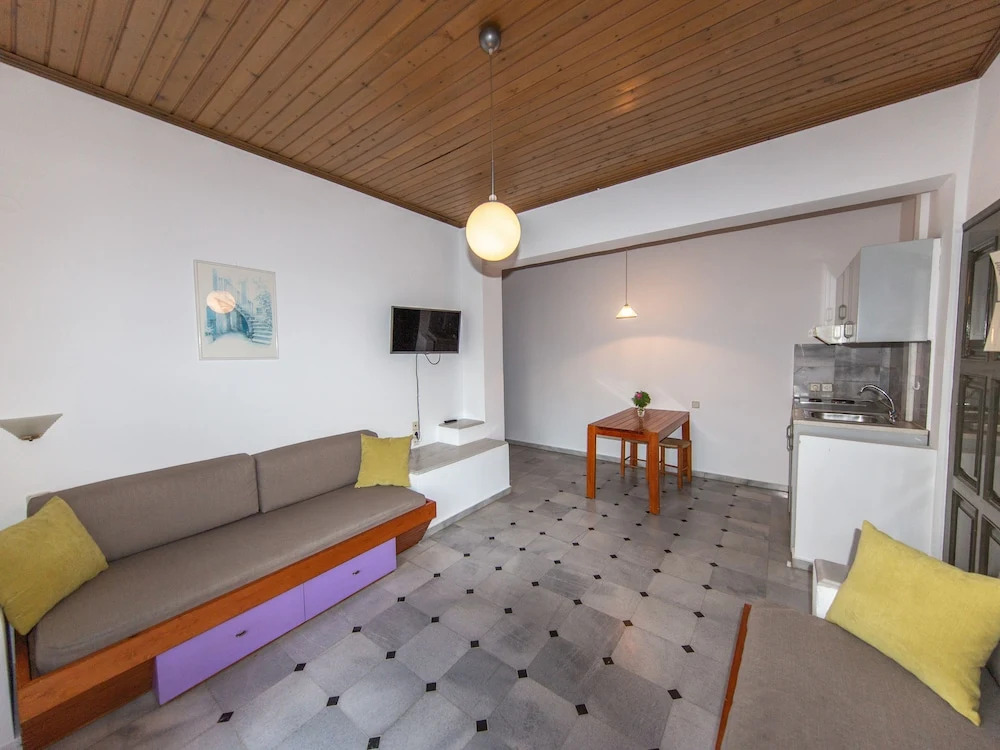 Manias Hotel Apartments