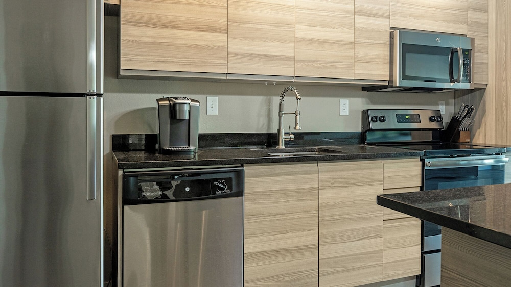 Landing Amazing 1bd, Gym, Yoga Studio